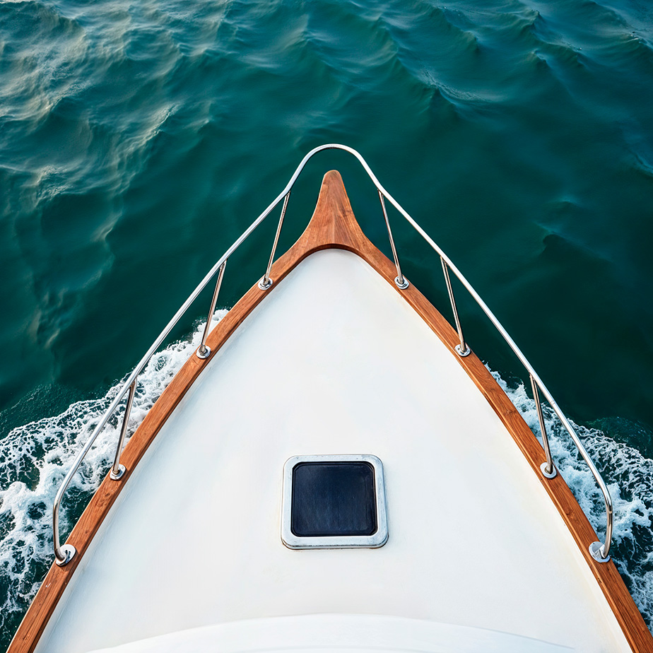 boat-sailing-ocean